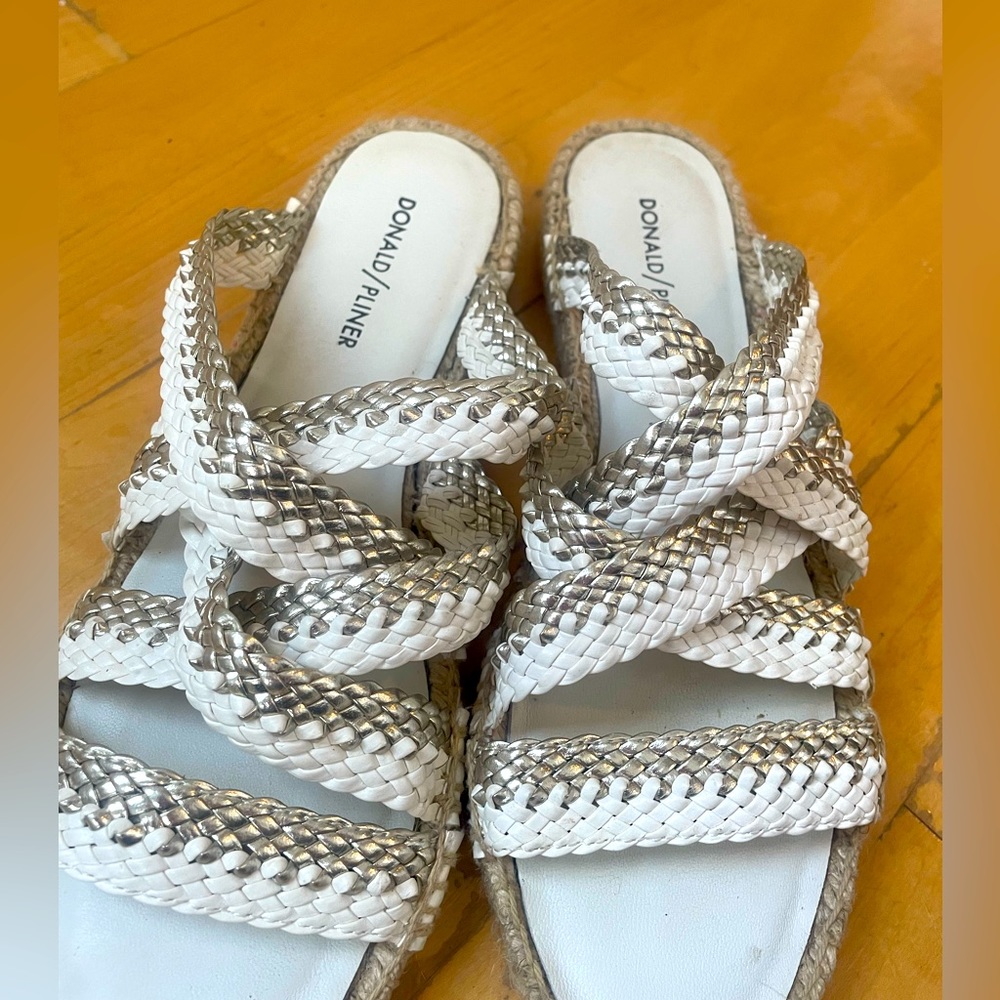 8.5 size Donald Pliner espadrilles sandals